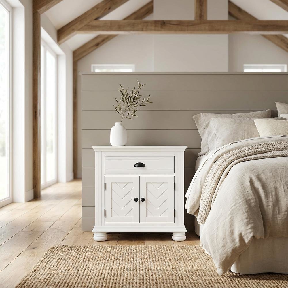 White 1-Drawer Nightstand with Traditional Style and Ample Storage