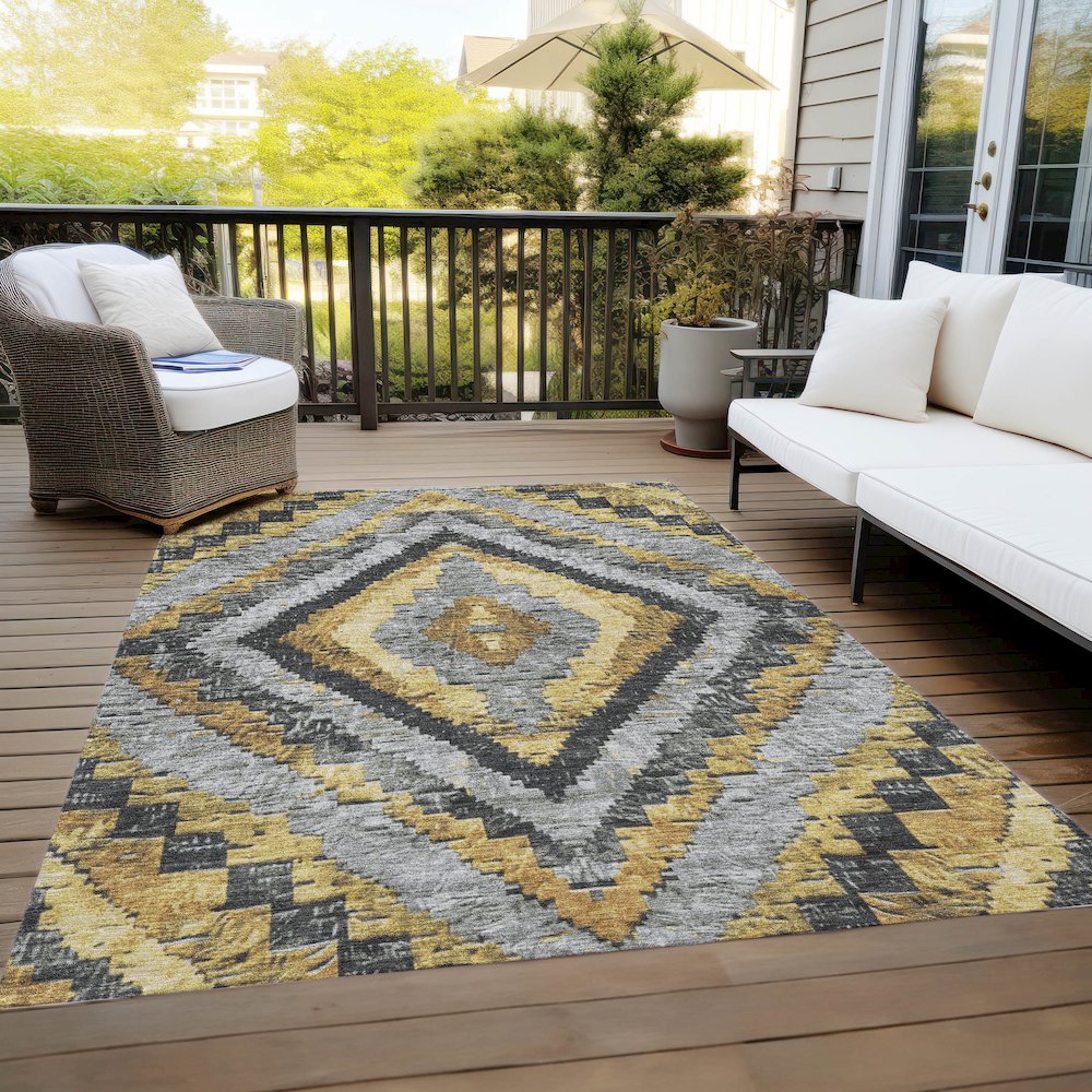 Machine Washable Indoor/Outdoor Chantille Gold 2'6" x 3'10" Rug