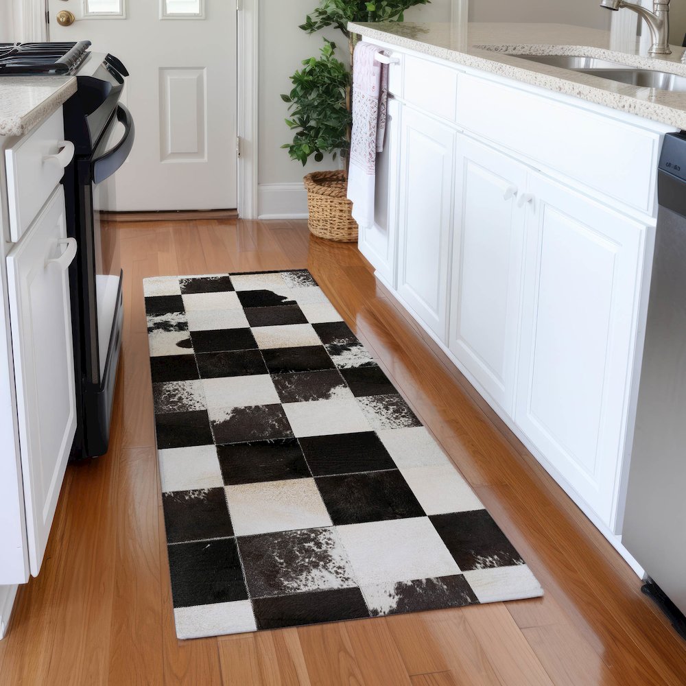 Luxury Washable Indoor/Outdoor Bozeman Black 2'3" x 7'6" Runner Rug