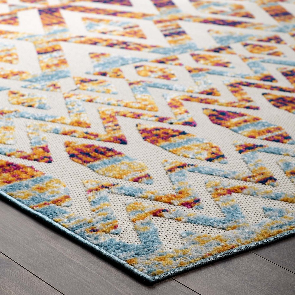 Tamako Diamond and Chevron Moroccan Trellis 5x8 Indoor / Outdoor Area Rug