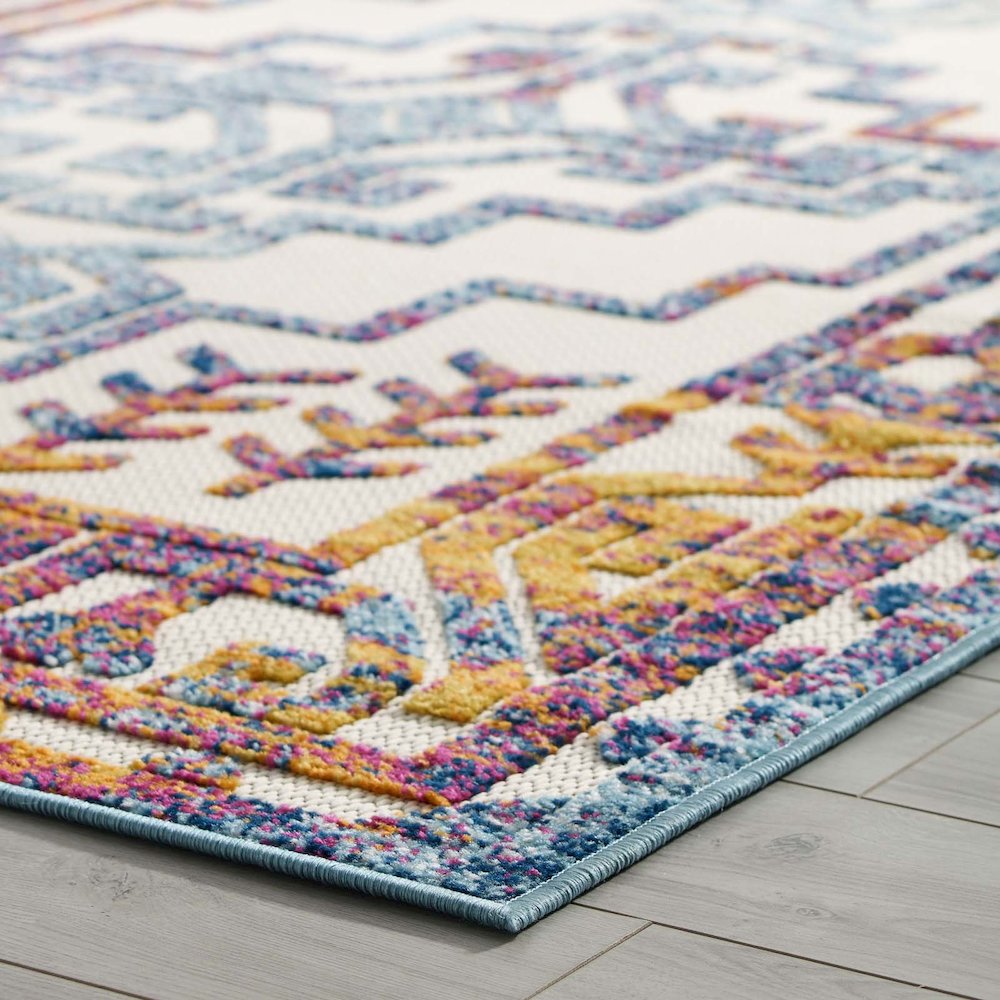Nyssa Distressed Geometric Southwestern Aztec 5x8 Indoor/Outdoor Area Rug