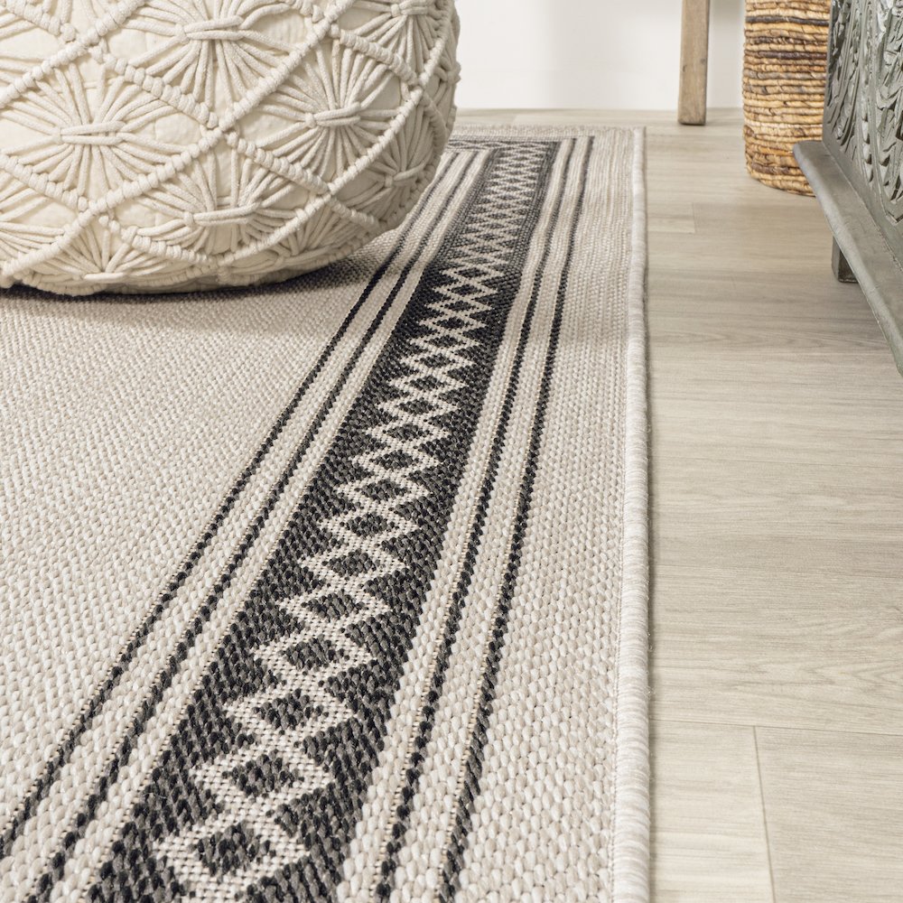 Lucia Classic Diamond Border Indoor/Outdoor Area Rug