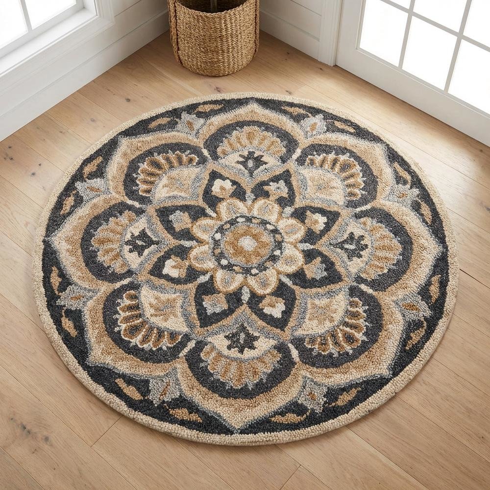 Round Indoor Area Rug In Black And Ivory With Classic Style, 6-Foot Diameter