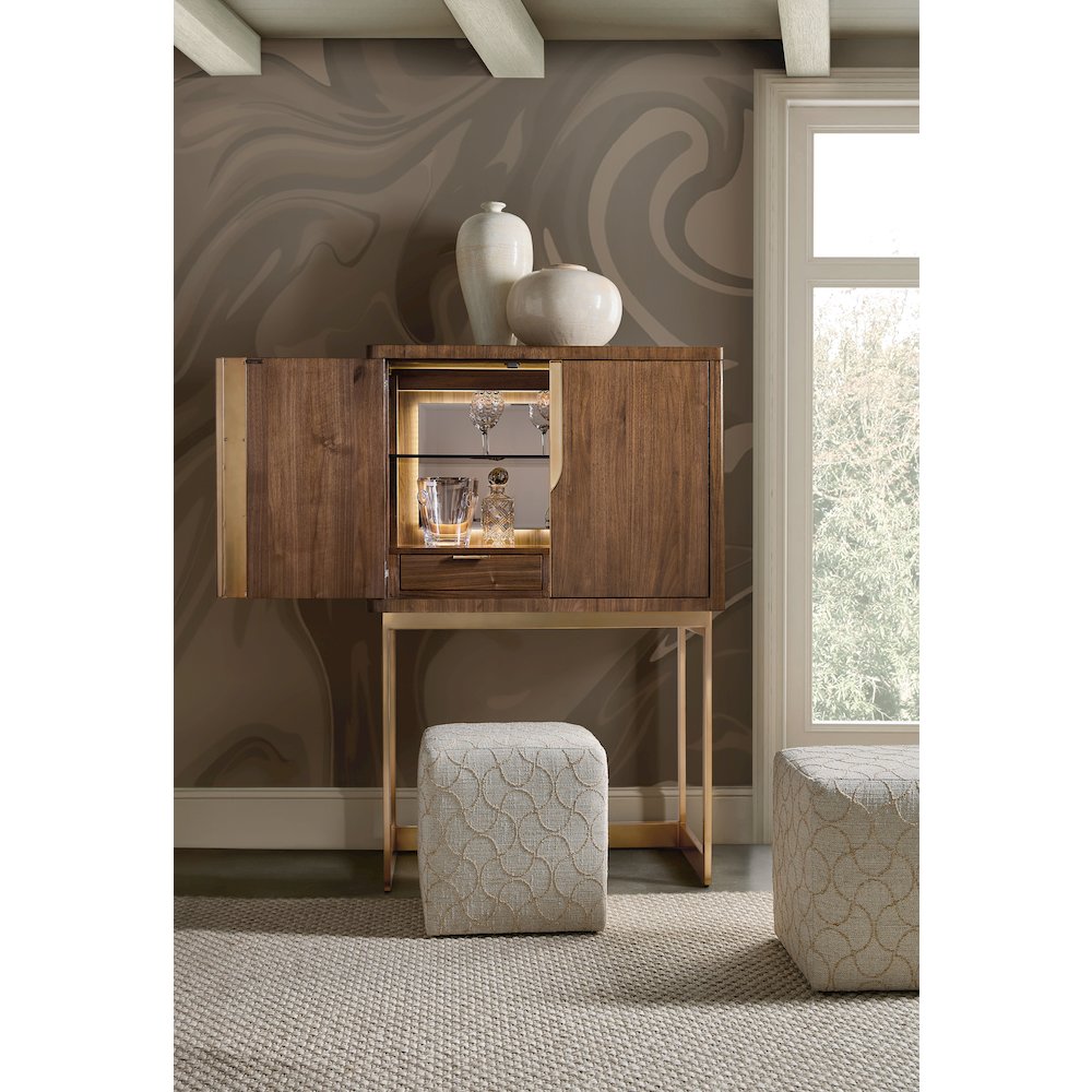 Eleana Bar on Stand