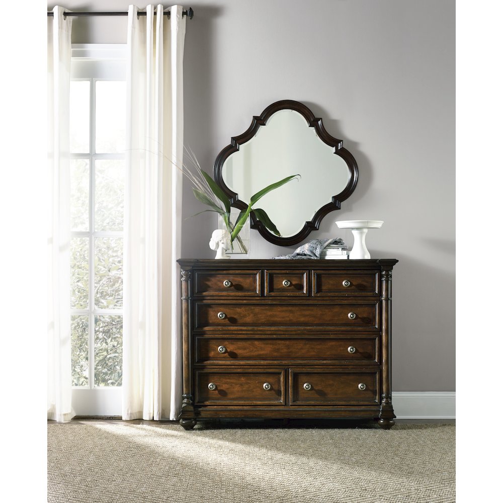 Hooker Furniture Leesburg 7 Drawer Dresser in Mahogany