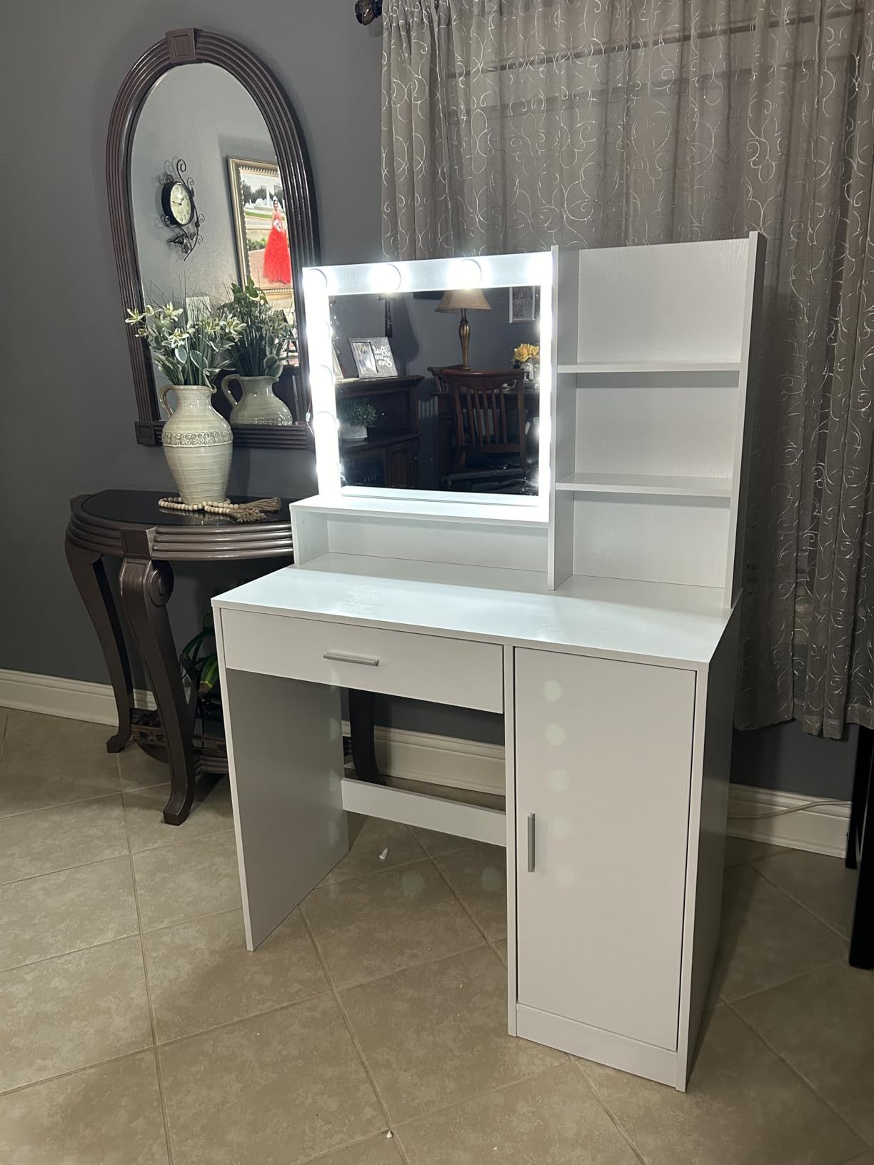 Vanity Desk with Mirror & Light, Large Drawer Three Level Storage Dresser, 3 Lighting Modes Adjustable Brightness, Bedroom Dressing Table (White)