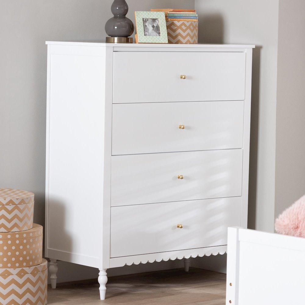 Roni Modern White Wood 4-Drawer Chest with Scalloped Edges