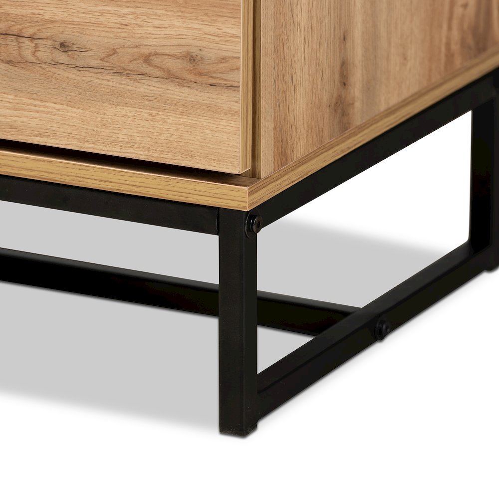 Reid Modern and Contemporary Industrial Oak Finished Wood and Black Metal 4-Drawer Dresser