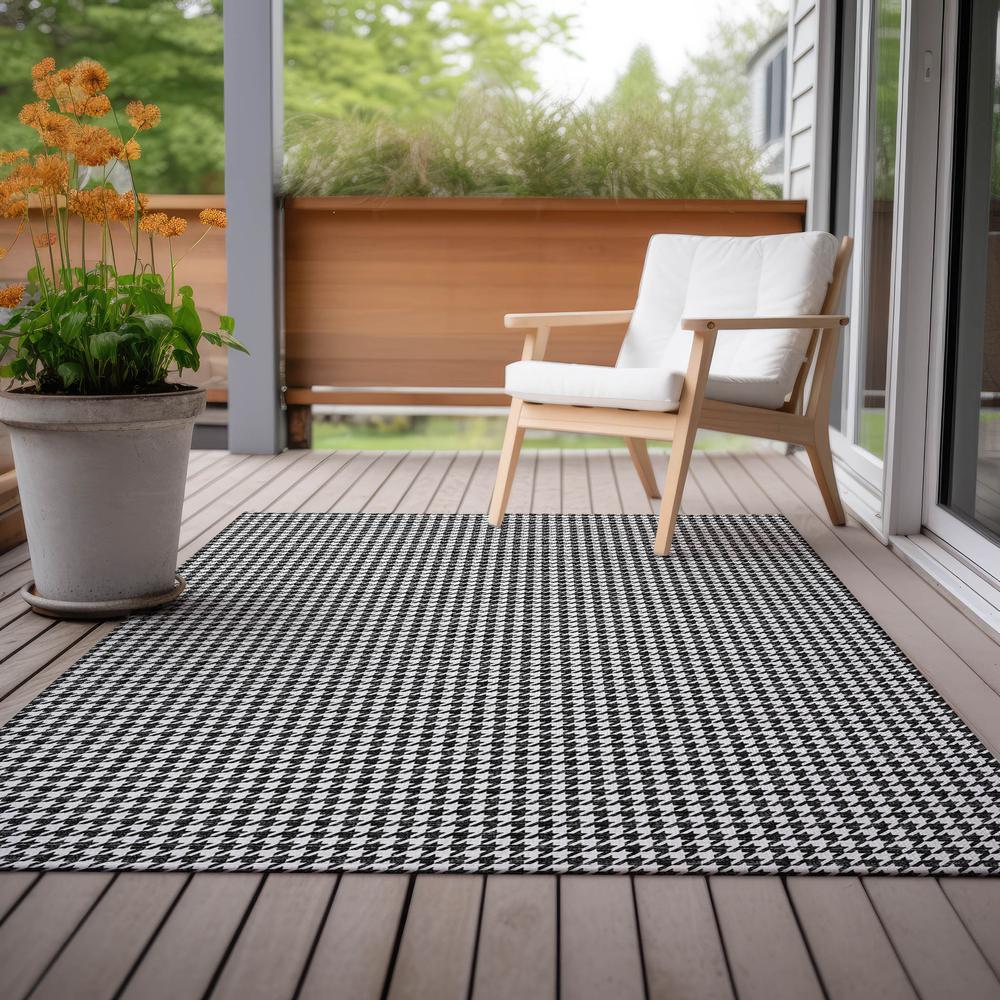 Indoor/Outdoor Hinton HN1 Black Washable 3' x 5' Rug