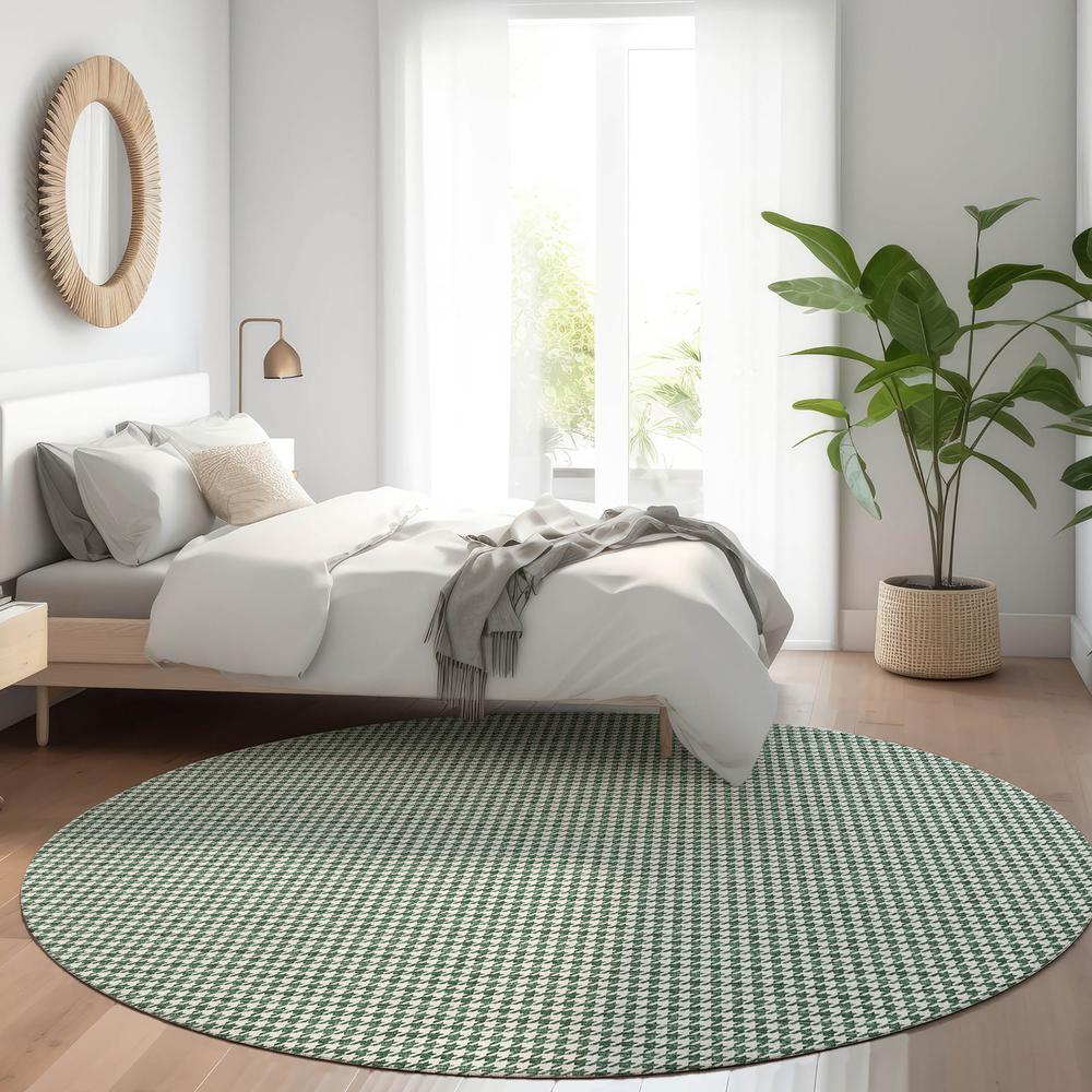 Indoor/Outdoor Hinton HN1 Green Washable 4' x 4' Rug