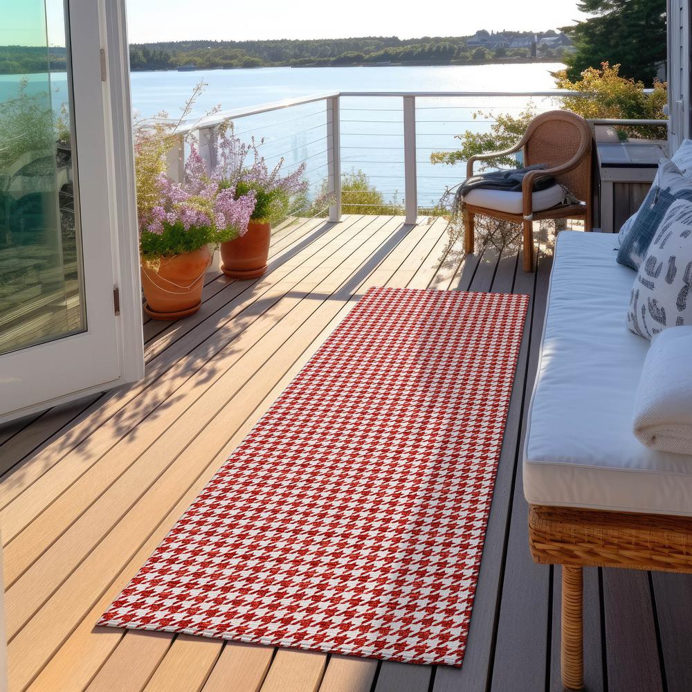 Indoor/Outdoor Hinton HN1 Red Washable 2'3" x 12' Rug