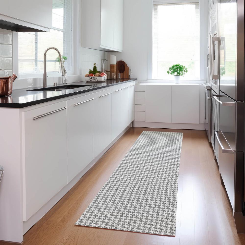 Indoor/Outdoor Hinton HN1 Grey Washable 2'3" x 7'6" Rug