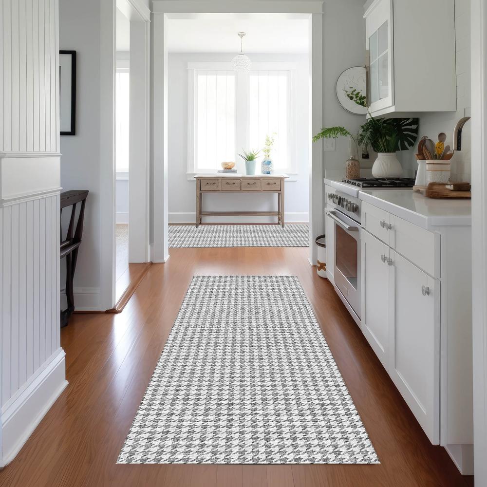 Indoor/Outdoor Hinton HN1 Grey Washable 2'3" x 7'6" Rug