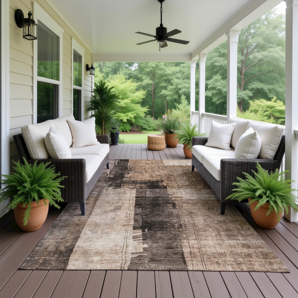 Indoor/Outdoor Nouveau Brown 8' x 10' Rug
