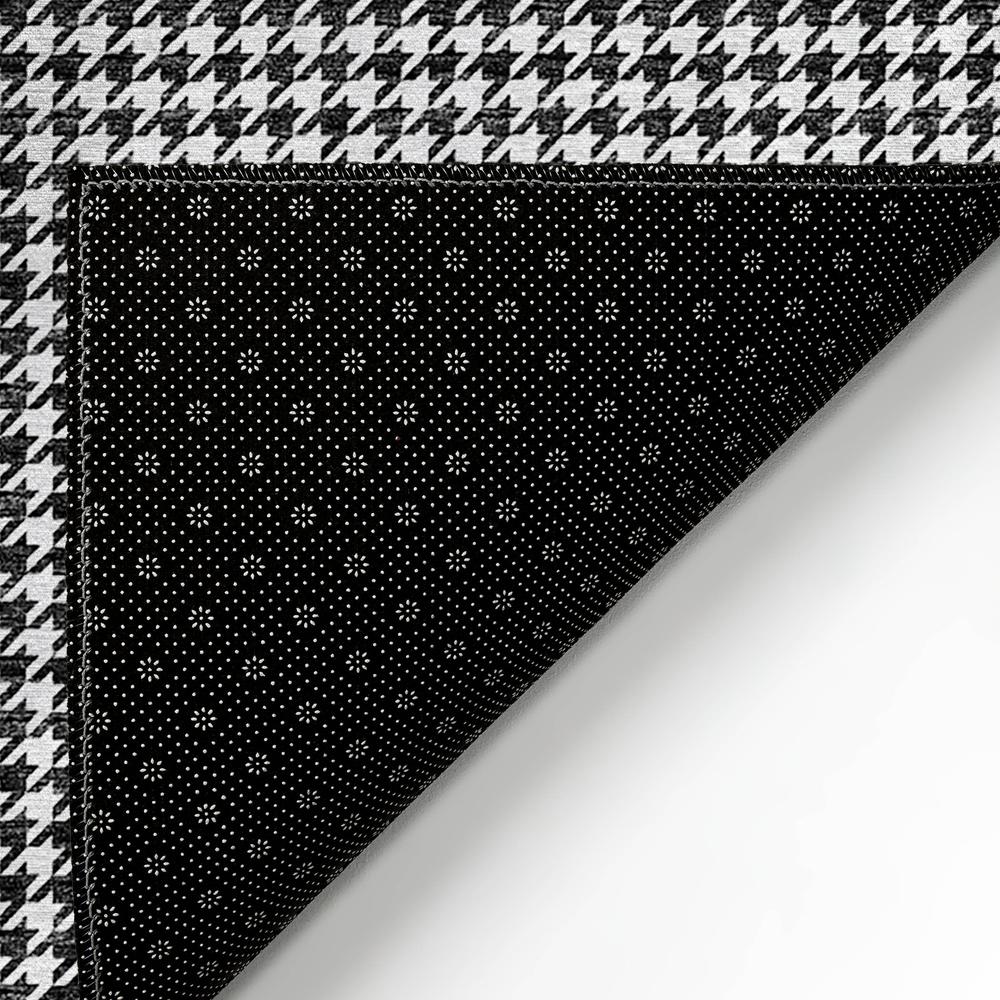 Indoor/Outdoor Hinton HN1 Black Washable 3' x 5' Rug
