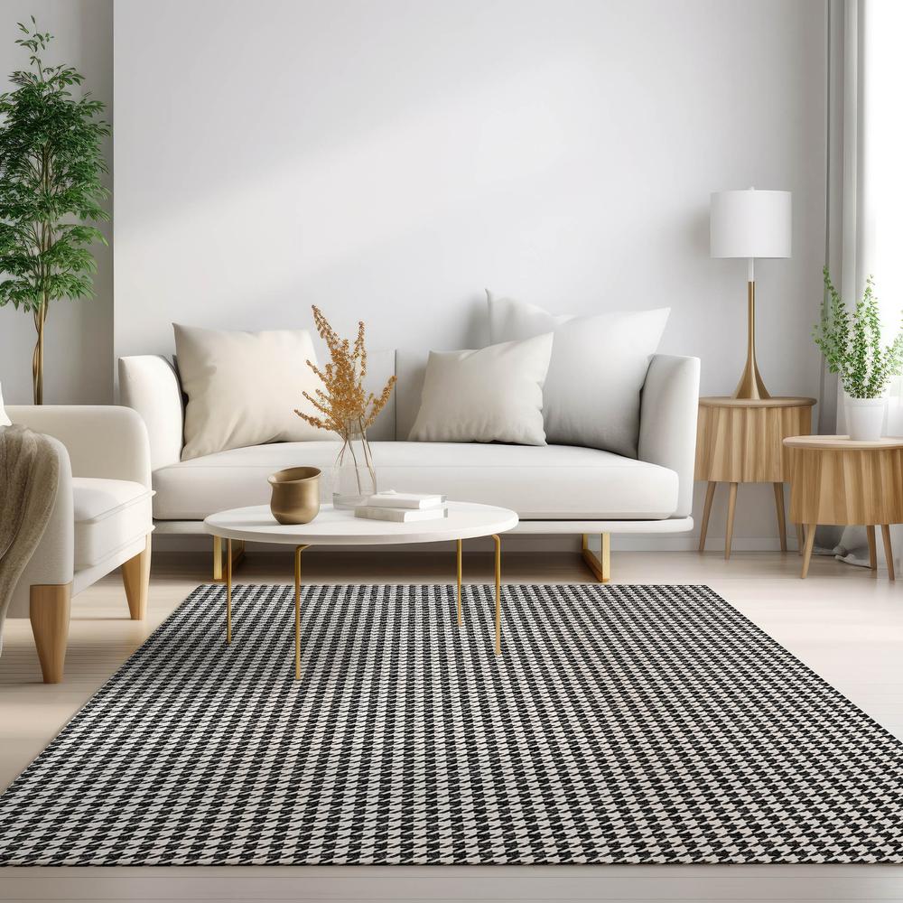 Indoor/Outdoor Hinton HN1 Black Washable 10' x 14' Rug