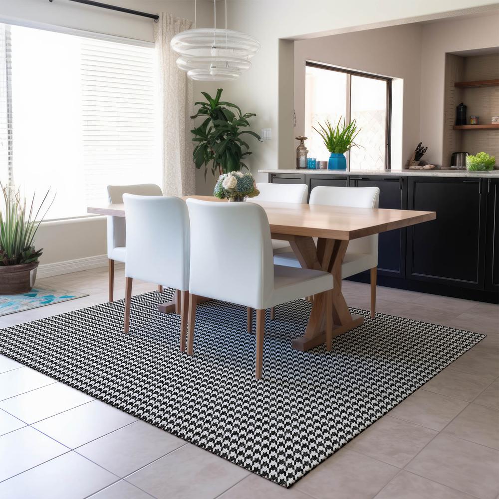 Indoor/Outdoor Hinton HN1 Black Washable 10' x 14' Rug