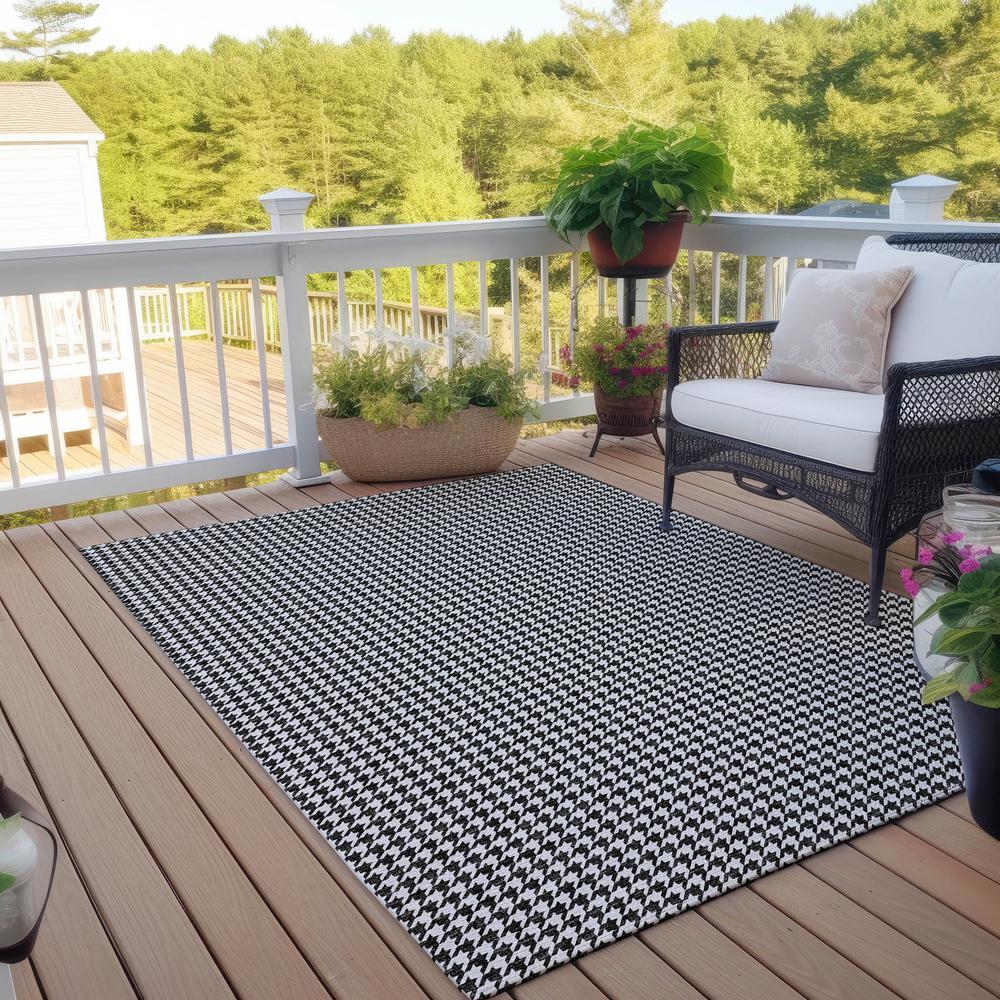 Indoor/Outdoor Hinton HN1 Black Washable 10' x 14' Rug