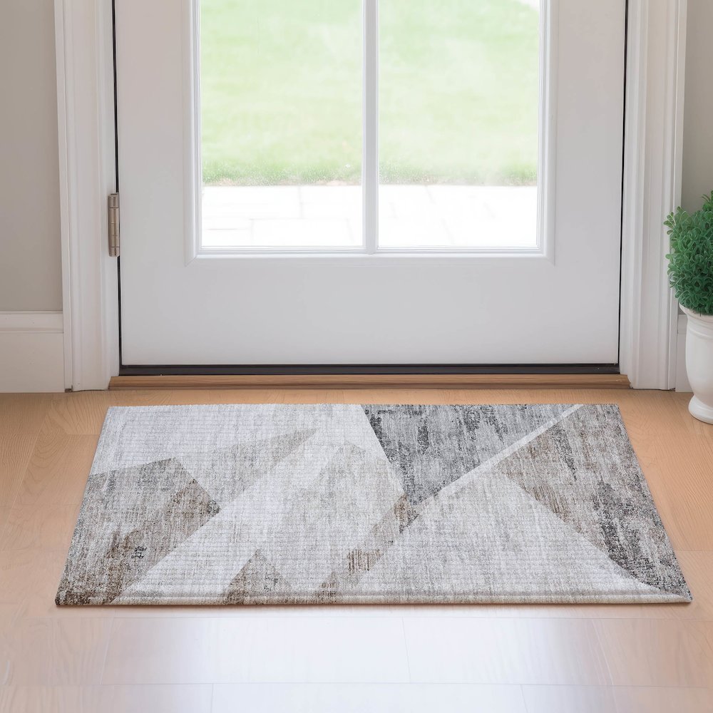 Machine Washable Indoor/Outdoor Neo Silver 1'8" x 2'6" Rug