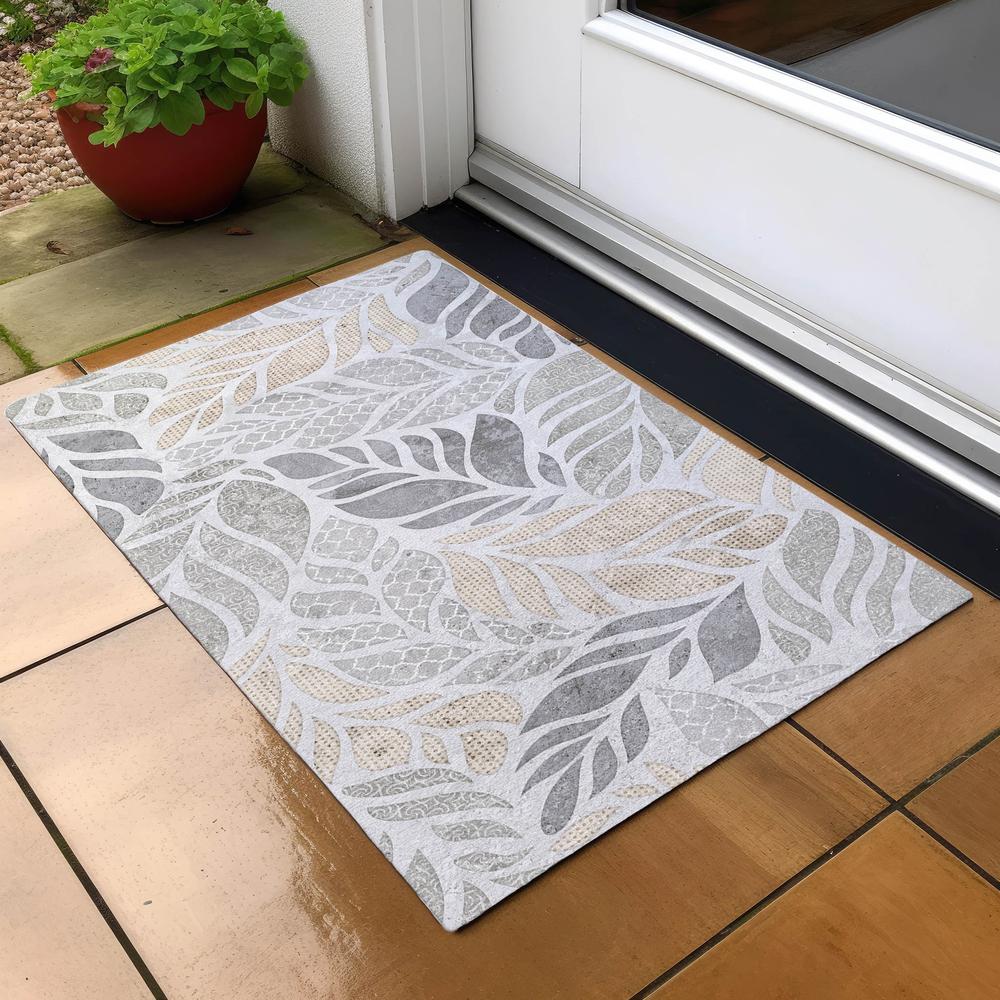 Indoor/Outdoor Tropics TC3 Grey Washable 1'8" x 2'6" Rug