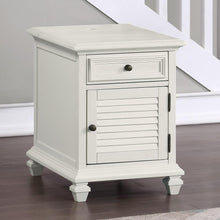 Charlestown Storage End W/ USB