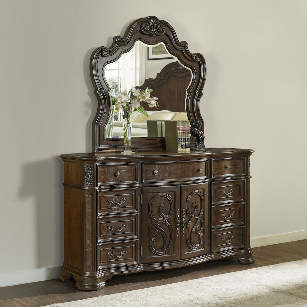 Royale Dresser