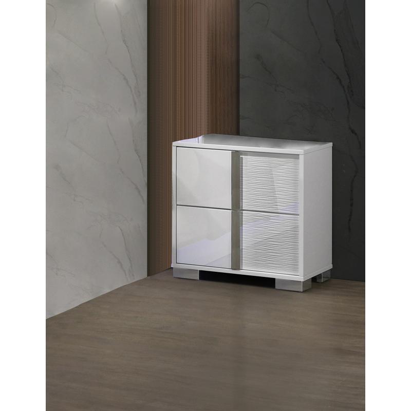 White nightstand with 2 drawers