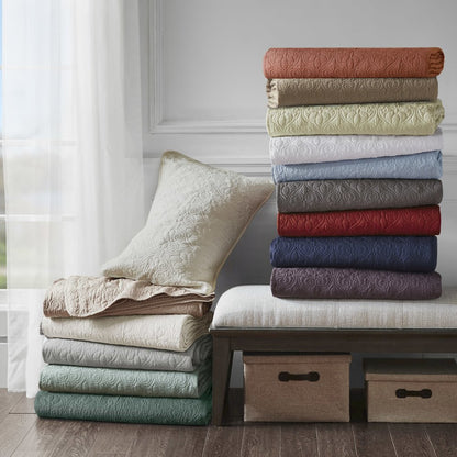 Quebec 3 Piece Reversible Quilt Set, Balsam Green color