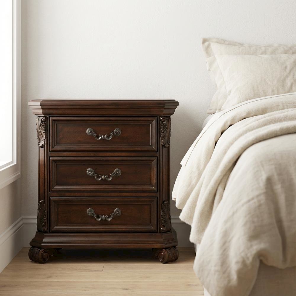 Cognac Nightstand with 3 Drawers and Traditional Style