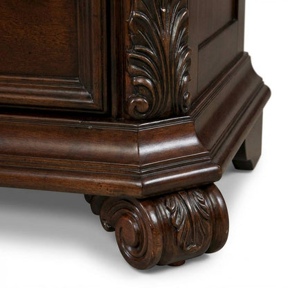 Cognac Nightstand with 3 Drawers and Traditional Style