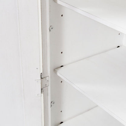 Magnolia Manor Master Chest in Antique White