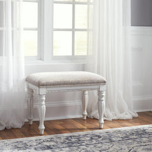 Magnolia Manor Accent Bench in Antique White