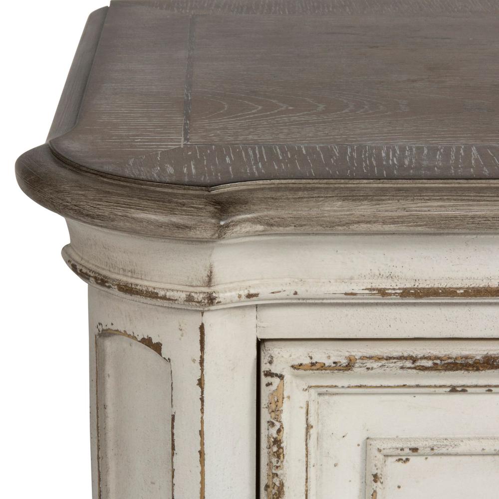 Magnolia Manor 7 Drawer Dresser in Antique White