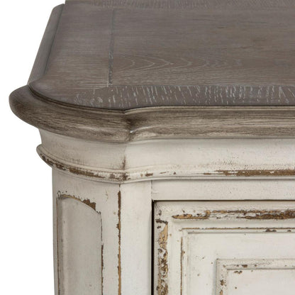 Magnolia Manor 7 Drawer Dresser in Antique White
