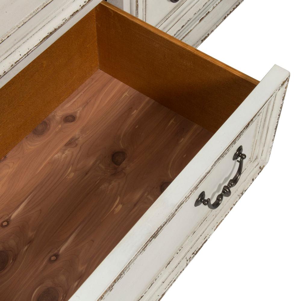 Magnolia Manor 7 Drawer Dresser in Antique White
