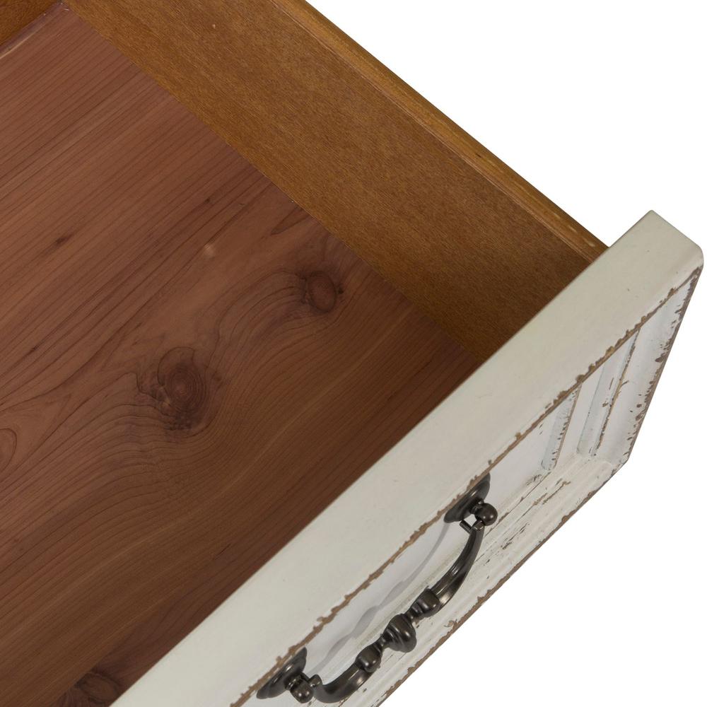 Magnolia Manor 5 Drawer Chest in Antique White