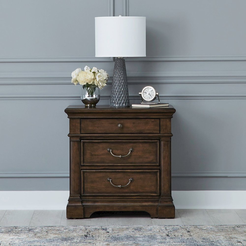Bedroom Set - Queen Poster Bed, Dresser & Mirror, Charging Nightstand
