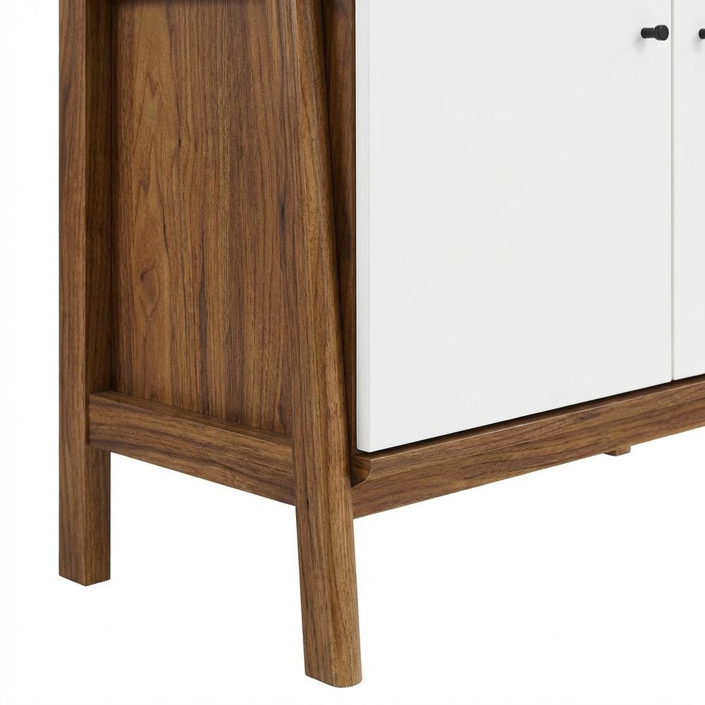 Wooden Bookshelf in Natural Finish with Sturdy Design and Ample Storage