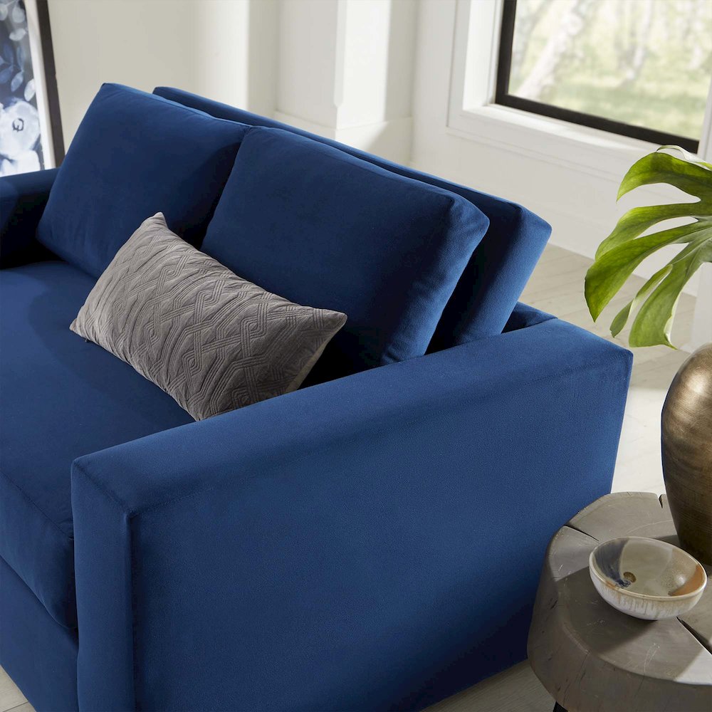 Avendale Velvet Loveseat