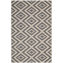 Jagged Geometric Diamond Trellis Indoor and Outdoor 5x8 Area Rug