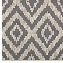 Jagged Geometric Diamond Trellis Indoor and Outdoor 8x10 Area Rug