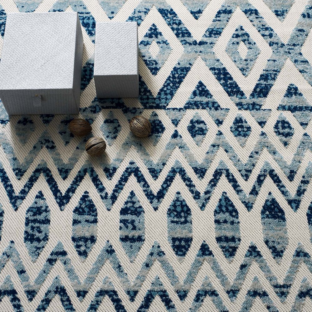 Tamako Diamond and Chevron Moroccan Trellis 5x8 Indoor / Outdoor Area Rug