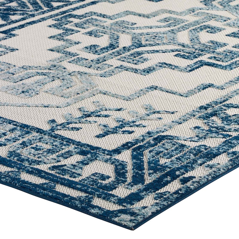 Nyssa Distressed Geometric Southwestern Aztec 5x8 Indoor/Outdoor Area Rug