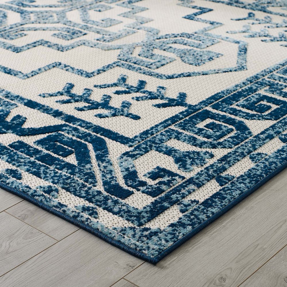 Nyssa Distressed Geometric Southwestern Aztec 5x8 Indoor/Outdoor Area Rug