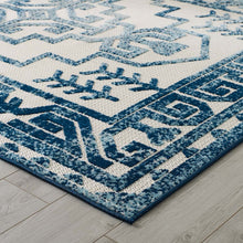 Nyssa Distressed Geometric Southwestern Aztec 5x8 Indoor/Outdoor Area Rug