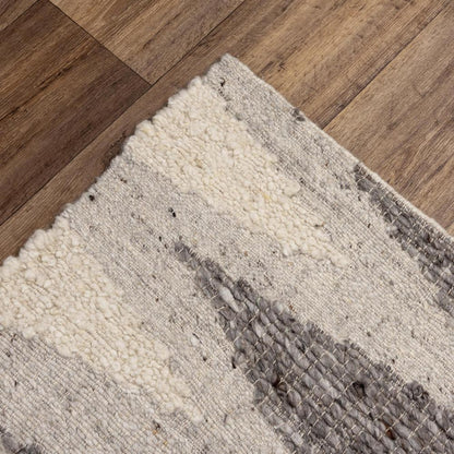 Hand Woven Flat Weave Pile Hand Spun Wool/ Cotton Rug, 5' x 7'6"