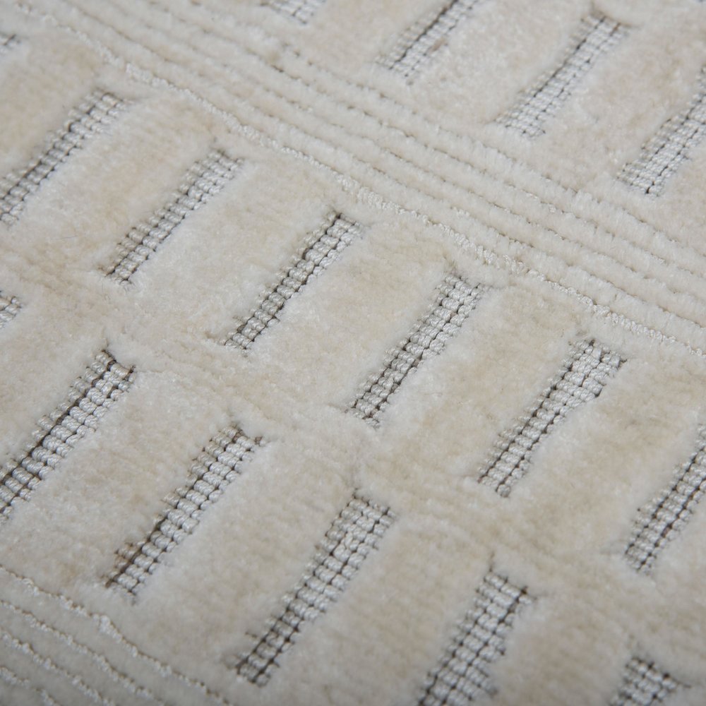 5' x 8' Cut High Low Pile Hand Loomed Rug