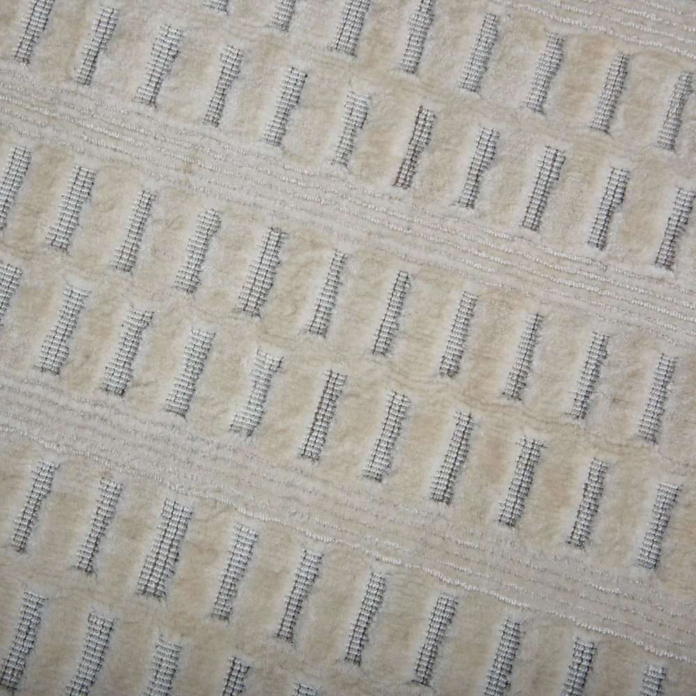 5' x 8' Cut High Low Pile Hand Loomed Rug