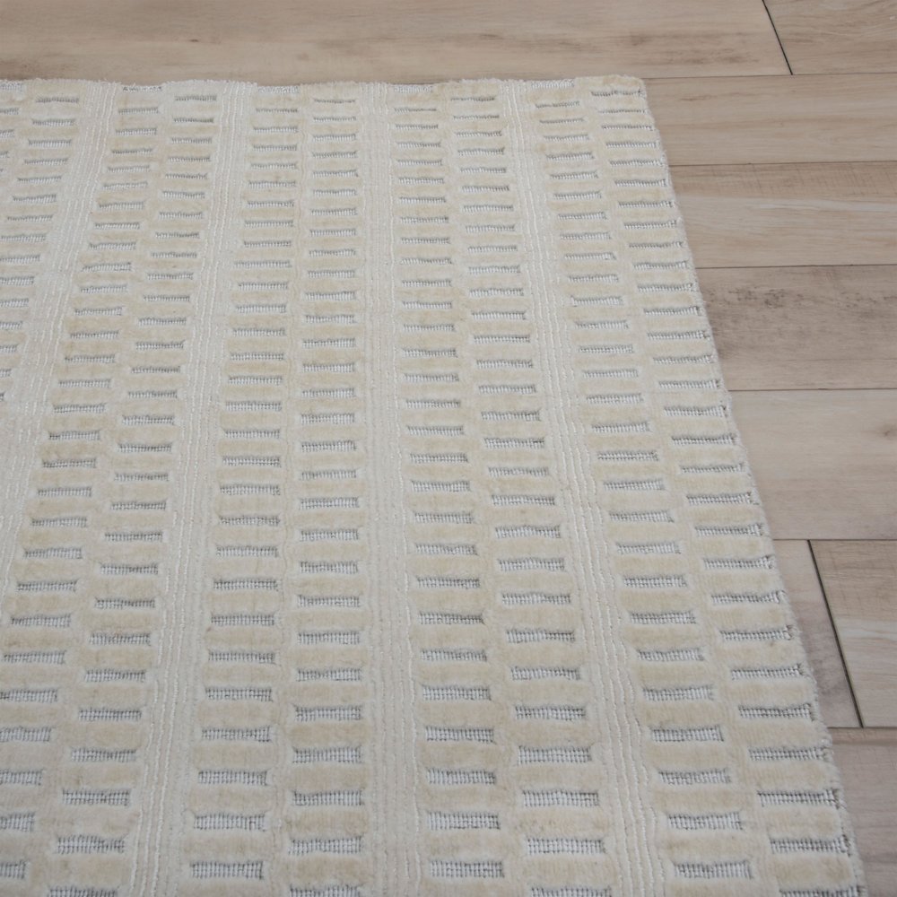 5' x 8' Cut High Low Pile Hand Loomed Rug