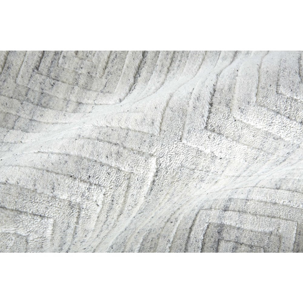 Redford Transitional Solid, White/Silver, 2' x 3' Accent Rug